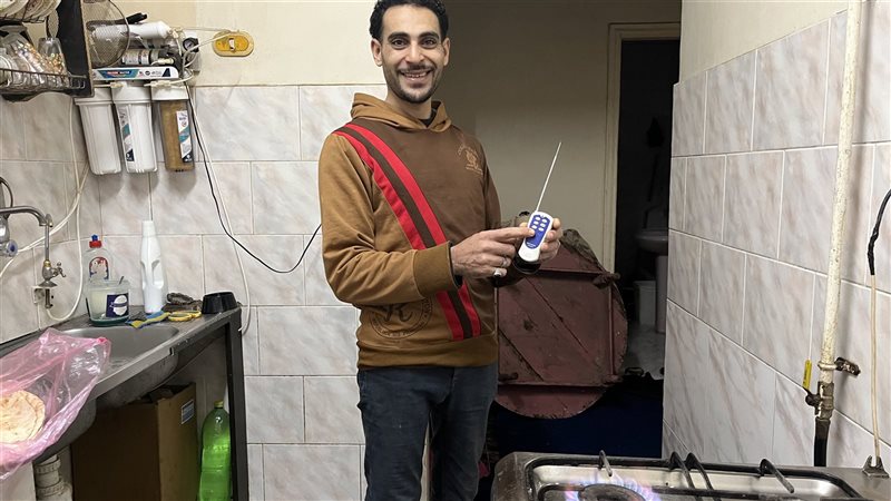 شاب بالبحيرة يخترع