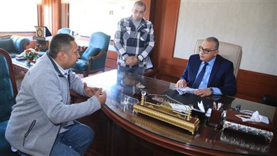 130 مواطنا يعرضون شكواهم ومحافظ سوهاج يوجه باصطحاب حالة لمستشفى لإجراء الفحوصات