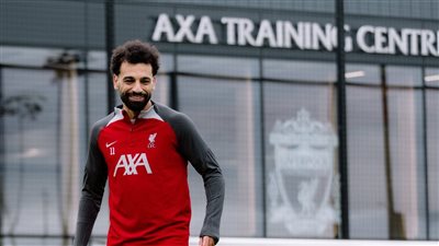 شاهد استقبال لاعبي ليفربول لـ محمد صلاح بعد عودته للتدريبات 