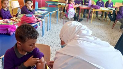 تطعيم 559 ألف طالب بالمدراس ضد الالتهاب السحائي والثنائي في الدقهلية