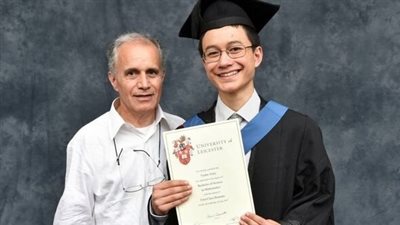 التحق بالجامعة وعمره 12 سنة، أصغر بريطاني يحصل على الدكتوراه