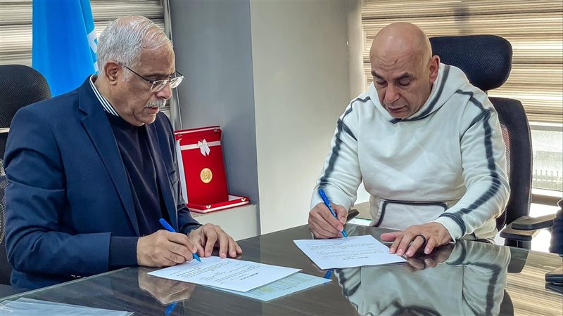 حسام حسن يوقع عقد