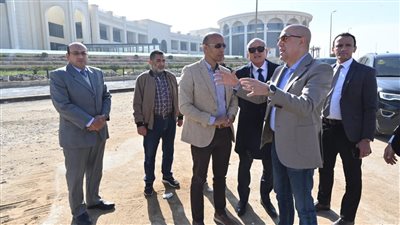 وزير الإسكان يتفقد مشروعات تطوير ورفع كفاءة محاور الطرق بالقاهرة الجديدة