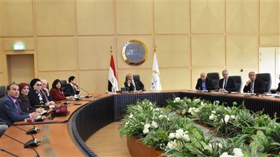 لقاء مع نواب المحافظة.. كامل الوزير يستعرض مشروعات 