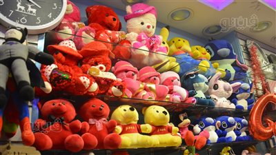 تبدأ من 225 جنيها.. أسعار هدايا وموضات عيد الحب 2024 (فيديو وصور) 