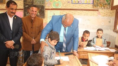 وكيل تعليم بني سويف يزور مدارس إهناسيا ويوجه بالاهتمام بالقراءة والكتابة