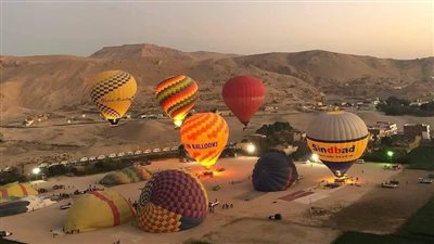 انطلاق 40 رحلة منطاد ساخن تقل 800 سائح في الأقصر
