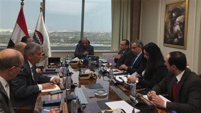 وزير قطاع الأعمال العام يستعرض آليات تنفيذ قرارات القيادة السياسية بشأن حزمة الحماية الاجتماعية