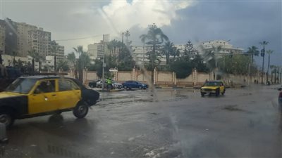 محافظ الإسكندرية يشدد على متابعة تصريف مياه الأمطار 