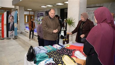 محافظ أسيوط يتفقد معرض منتجات الأسر المنتجة بالديوان العام (صور) 