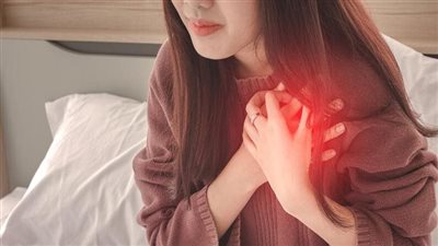 أهمها الغثيان وضيق التنفس، أعراض وأسباب الإصابة بأمراض الشريان التاجي 