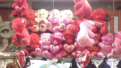 مش هنشتري دباديب، ركود بمحال هدايا الفلانتين في أسيوط بسبب ارتفاع الأسعار (فيديو) 