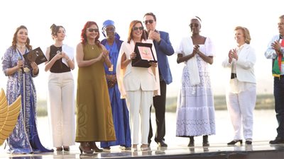  منى زكي أفضل ممثلة و