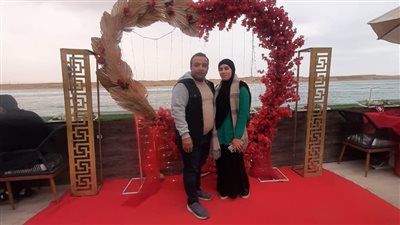 كافتيرات السويس تتزين بالقلوب والورود الحمراء بمناسبة الفلانتين