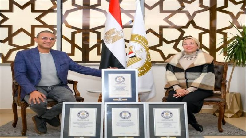 وزيرة البيئة والمغامر