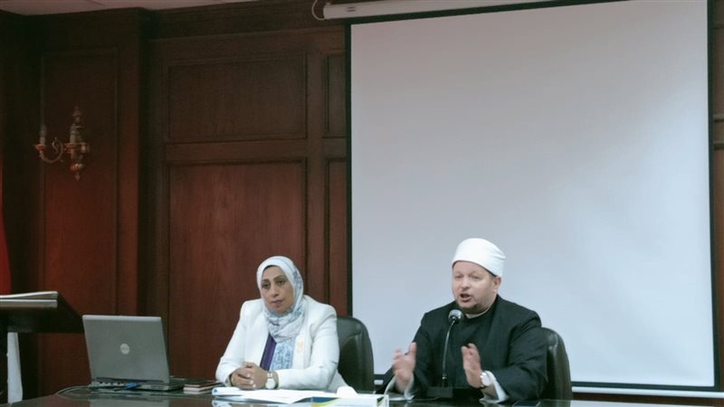ندوة تثقيفية للعاملين