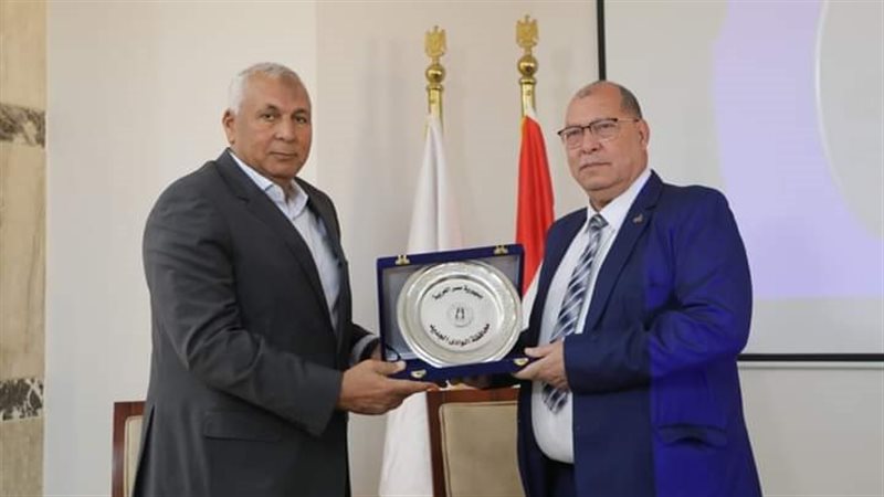 المحافظ ورئيس جهاز
