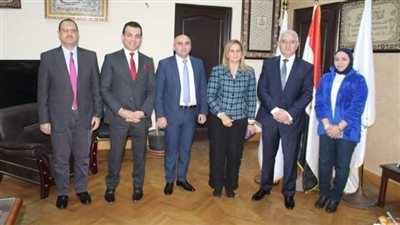 عميدة آداب عين شمس تستقبل سفير جمهورية أذربيجان 