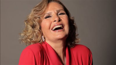 يسرا تحتفل بعيد الحب (صور)