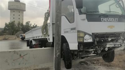 تصادم سيارة بالحاجز الخرساني بطريق الإسماعيلية بورسعيد (صور) 