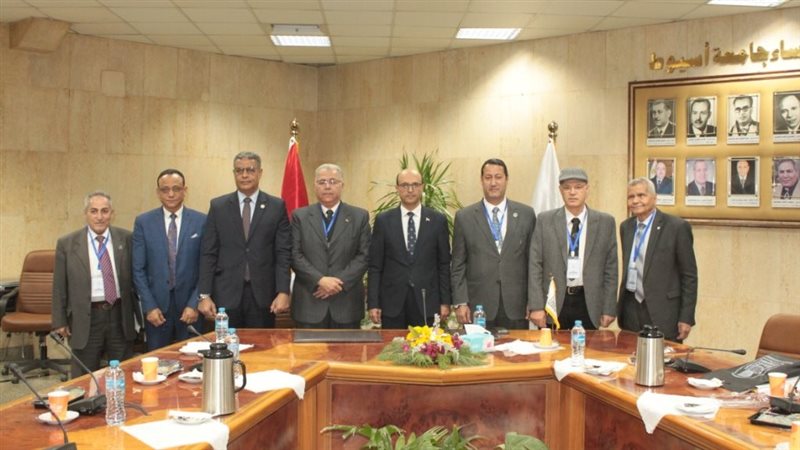 رئيس جامعة أسيوط