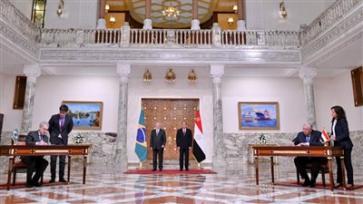 لحظة التوقيع على اتفاقيات تعاون بين مصر والبرازيل بقصر الاتحادية