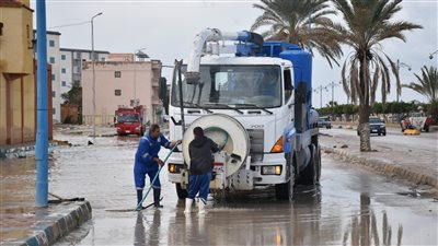 القابضة: استمرار عمليات سحب مياه الأمطار بنطاق محافظتي القاهرة والجيزة