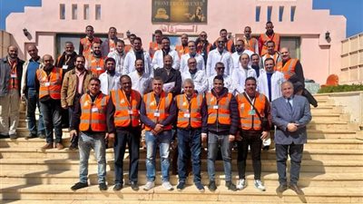 في أول أيام عملها، قافلة طبية توقع الكشف الطبي على 624 حالة بالوادي الجديد (صور)