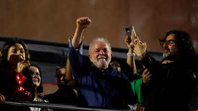 من ماسح أحذية إلى رئيس البرازيل، قصة كفاح السياسي الأكثر شعبية في العالم لولا دا سيلفا