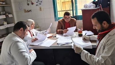 الكشف على 1026 مواطنا خلال قافلة طبية مجانية بالبحيرة