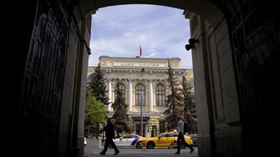  البنك المركزي الروسي يقرر خفض أسعار الفائدة 100 نقطة أساس