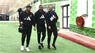 لحظة وصول بعثة الأهلي إلى مطار هواري بومدين استعدادا للعودة إلى القاهرة (فيديو)