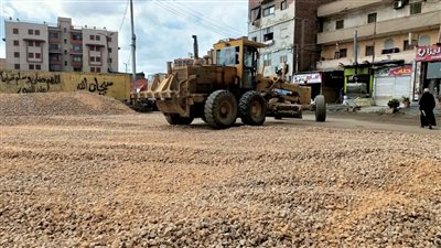 محافظ الغربية يتابع أعمال فرد طبقة السن بطريق السنطة البلد (صور)