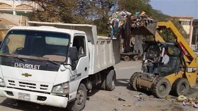 تنفيذ حملات صيانة لكشافات الكهرباء ونظافة وتمهيد الطرق بديروط في أسيوط