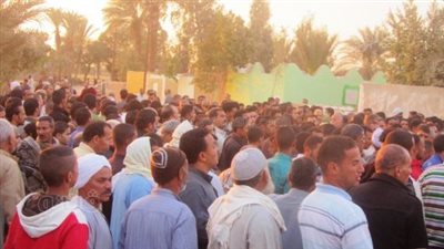 تشييع جثمان ربة منزل عُثر عليها غارقة بعد 3 أيام من اختفائها ببني سويف 