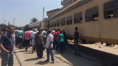 عودة حركة القطارات لطبيعتها بعد تصادم قطار بعربة نقل بشبين القناطر