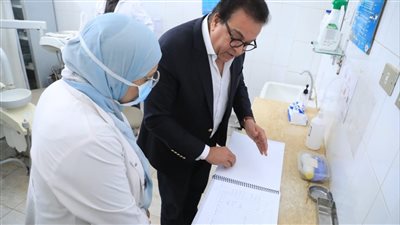 وزير الصحة يوجه بالإسراع في ميكنة منظومة صرف ألبان الأطفال