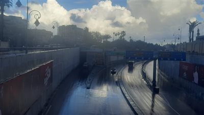 رئيس حي شرق بالإسكندرية يكلف بمتابعة رفع تراكمات مياه الأمطار 