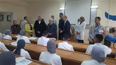 عاشور: تنفيذ مشروعات ضخمة بجامعة دمنهور لإتاحة فرص تعليمية متعددة (صور)