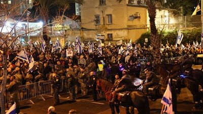 آلاف الإسرائيليين يتظاهرون أمام مبنى الكنيست للمطالبة بإسقاط نتنياهو