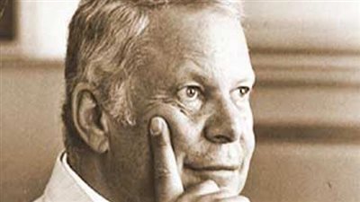 يوسف السباعى.. حكايات الديكتاتور المثقف ورائد الرومانسية.. وصفه نجيب محفوظ بجبرتي العصر.. ورصاصة خائنة أنهت حياته خارج الوطن