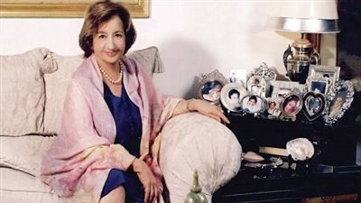 منح سناء البيسي جائزة الاستحقاق بجوائز فاروق حسني للثقافة والفنون 