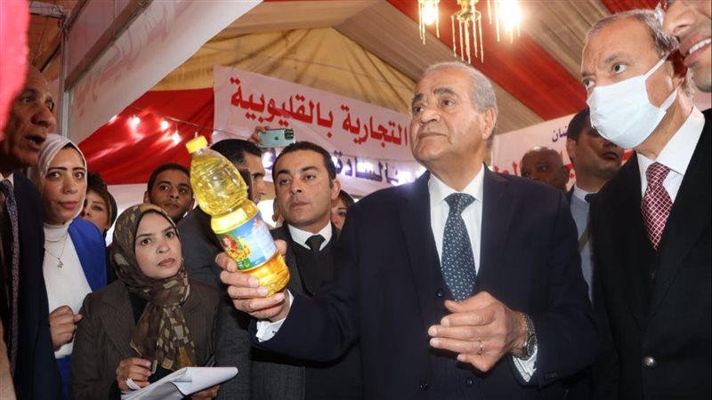 وزير التموين خلال