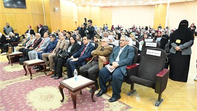 رئيس جامعة الفيوم يفتتح المؤتمر الثاني لشباب الباحثين بكلية الآداب