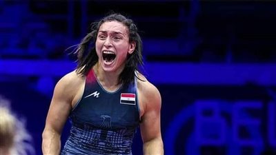 أشرف صبحي يهنئ سمر حمزة بذهبية بطولة كليبان الدولية للمصارعة