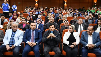 أشرف صبحي يجري لقاء حواريا مع الكيانات الشبابية وأعضاء برلماني الطلائع والشباب بالدقهلية