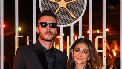 هل انفصل أمير عيد عن زوجته؟.. إلغاء متابعة وصورة مثيرة للجدل