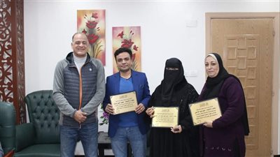 وكيل تعليم الإسماعيلية يكرم إدارة الموازنة بالمديرية (صور) 