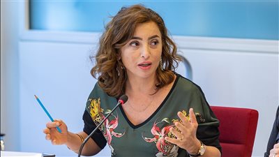 نقابة المهن السينمائية تنعي والدة المخرجة ساندرا نشأت