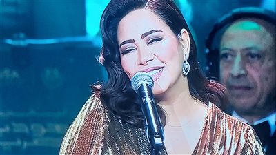 شيرين تتألق بالذهبي في أولى حفلات الليالي المصرية السعودية